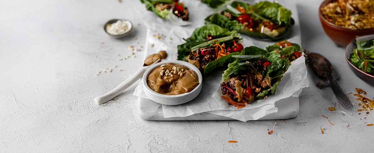 PROTEIN LETTUCE WRAPS WITH PEANUT SAUCE
