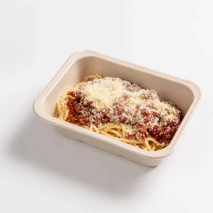 Spaghetti Bolognese, in its tray